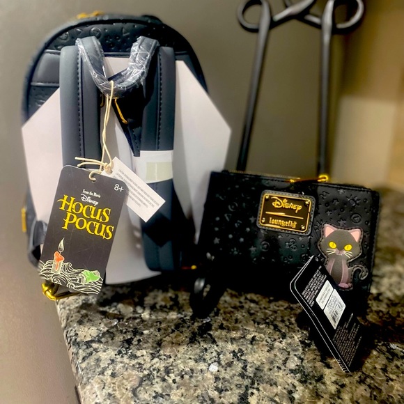 Hocus-pocus Sanderson sisters bundle. Lounge fly mini backpack and wallet.NWT! - Picture 6 of 7